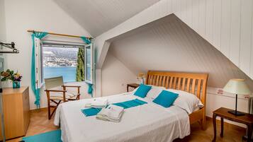 6 bedrooms, iron/ironing board, Internet, bed sheets