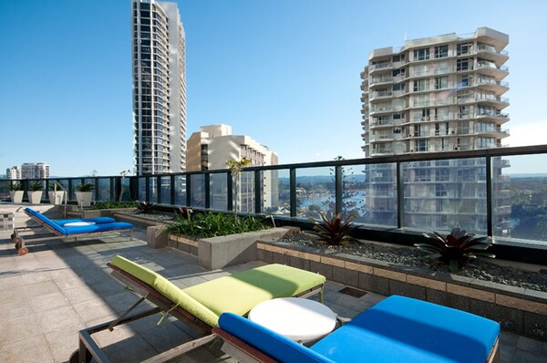 Circle On Cavill - Apartment Stay Private - Surfers Paradise