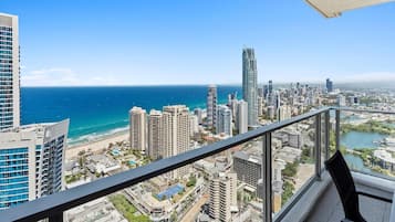 Lvl 45 Designer Apartment, 2 Bedrooms, 2 Bathrooms, Ocean View | Sacada