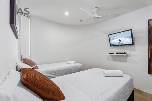 Luxury Spa Designer, 2 Bedroom 2 Bathroom, Family Apartment | In-room safe, individually decorated, individually furnished - Circle on Cavill - Apartment Stay Private (Surfers Paradise)