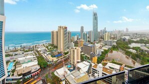 Level 29 Design Apartment, 2 Bedrooms, Ocean View | Utsikt fra balkong