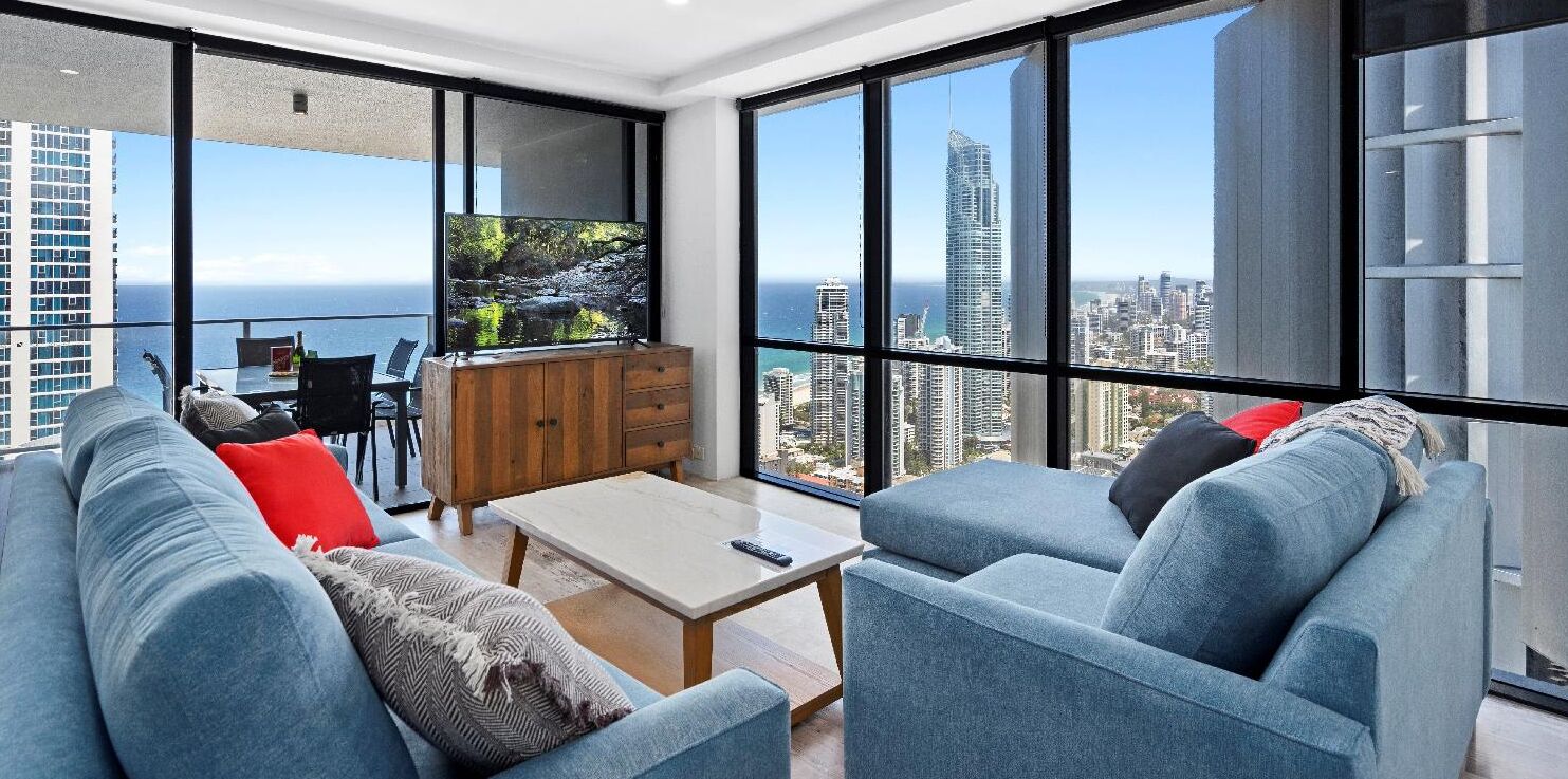 Lvl 45 Designer Apartment, 2 Bedrooms, 2 Bathrooms, Ocean View | Living area