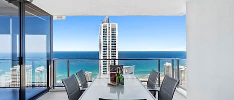 Lvl 45 Designer Apartment, 2 Bedrooms, 2 Bathrooms, Ocean View | Balcony