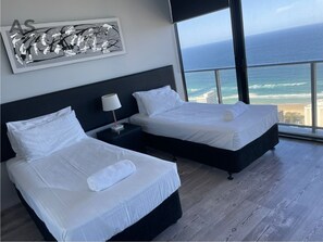 Lvl 45 Designer Apartment, 2 Bedrooms, 2 Bathrooms, Ocean View | In-room safe, individually decorated, individually furnished - Circle on Cavill - Apartment Stay Private (Surfers Paradise)