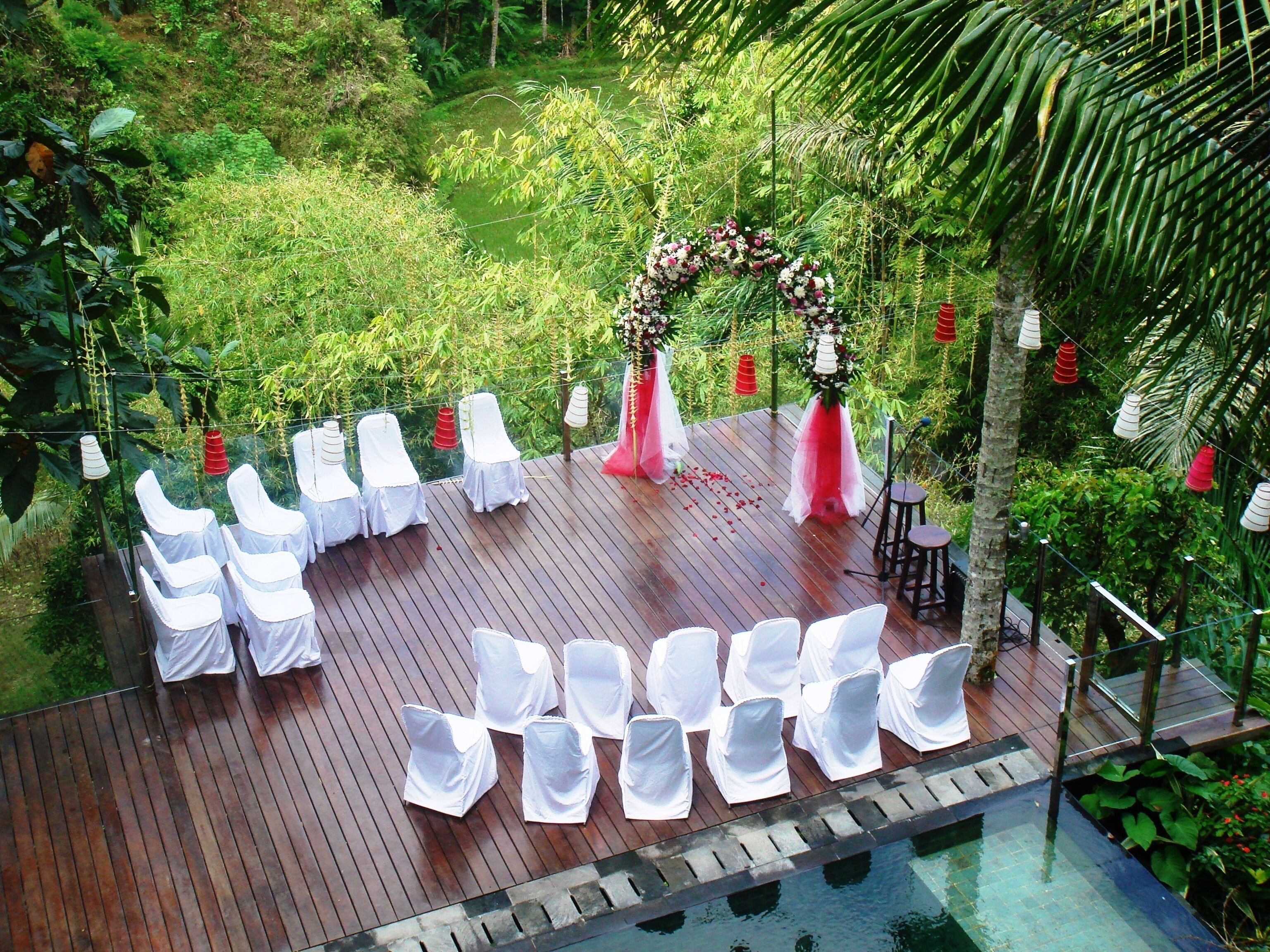 Large terrace can be used for intimate celebrations