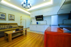 Suite Deluxe | Escriptori, cortines opaques, planxa i posts de planxar i wifi gratuïta 