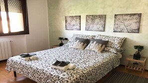 3 bedrooms, travel cot, free WiFi, bed sheets