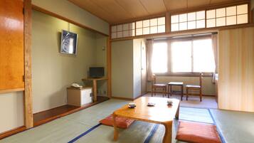 Traditional Room, Shared Bathroom | In-room safe, individually decorated, free WiFi, bed sheets
