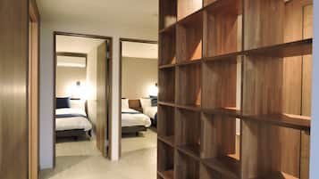 Suíte júnior | Cofres nos quartos, individualmente decorados, Wi-Fi de cortesia