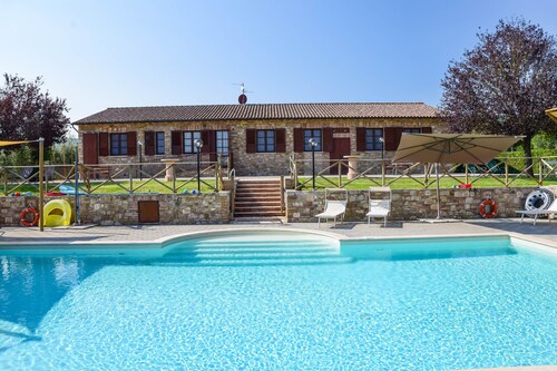 House with private pool, large garden at 6km from Todi. Panoramic views!!!