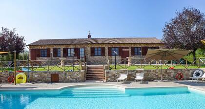 House with private pool, large garden at 6km from Todi. Panoramic views!!!