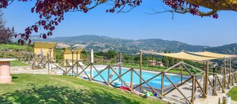 House with private pool, large garden at 6km from Todi. Panoramic views!!!