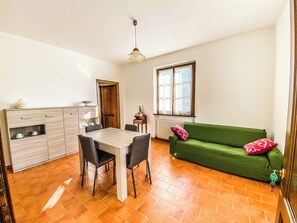 TV, fireplace - House with private pool, large garden at 6km from Todi. Panoramic views!!! (Todi)