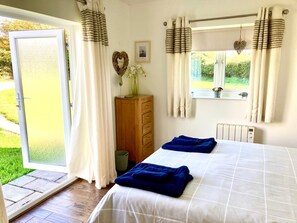 2 Schlafzimmer, Verdunkelungsvorhänge, Bügeleisen/Bügelbrett