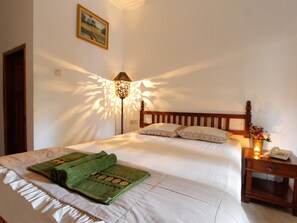 Desk, iron/ironing board - Padi Heritage Hotel (Malang)