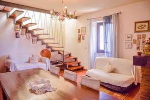 Smart TV, fireplace, DVD player, table football