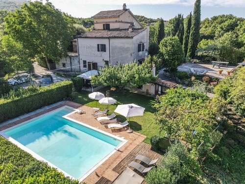 Detached villa with private pool 20 kms from Todi & Spoleto. Quiet area
