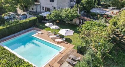 Detached villa with private pool 20 kms from Todi & Spoleto. Quiet area