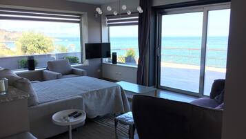 Smart TV, libri, impianto stereo