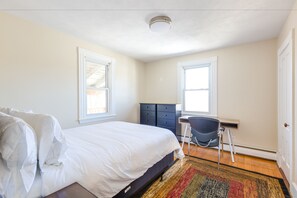 Apartment | 3 bedrooms, individually decorated, individually furnished, desk