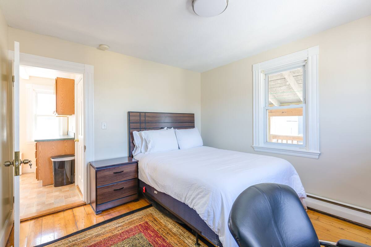 Apartment | 3 bedrooms, individually decorated, individually furnished, desk