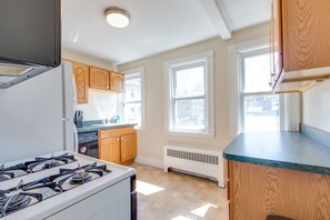 Apartment | Private kitchen | Fridge, microwave, oven, stovetop