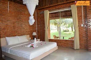 Minibar, escritorio, wifi gratis y ropa de cama