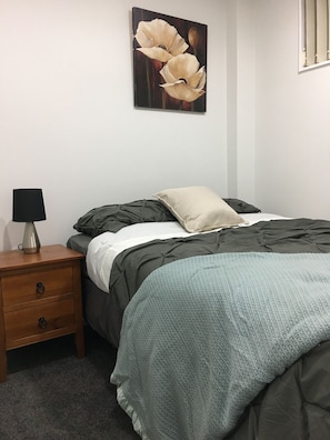 City Apartment, 2 Bedrooms, Balcony, Harbor View | 2 bedrooms, Frette Italian sheets, premium bedding, iron/ironing board - Altitude (Auckland)
