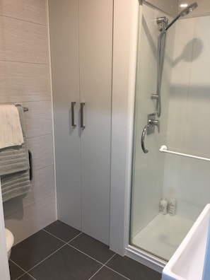 City Apartment, 2 Bedrooms, Balcony, Harbor View | Bathroom | Shower, free toiletries, hair dryer, towels