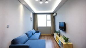 Luxury Suite, 1 Bedroom | Desk, laptop workspace, blackout drapes, soundproofing