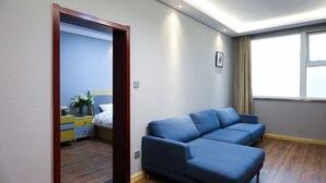 Luxury Suite, 1 Bedroom | Desk, laptop workspace, blackout drapes, soundproofing