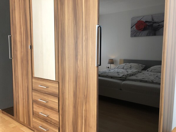 1 bedroom, in-room safe, iron/ironing board, free WiFi