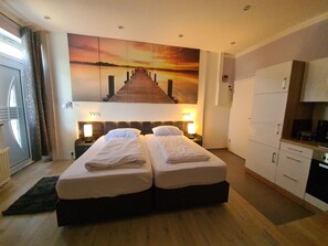1 bedroom, in-room safe, desk, iron/ironing board
