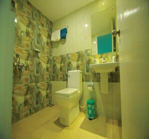Shower, free toiletries