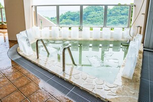 Bañera y ducha independientes, bañera profunda