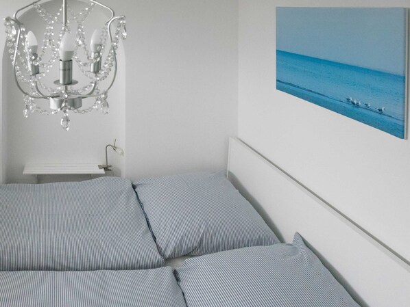 2 bedrooms, travel cot, WiFi