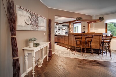 Luxurious Holiday Villa, up to 21 people, with 9 bedrooms and 8 bathrooms !!