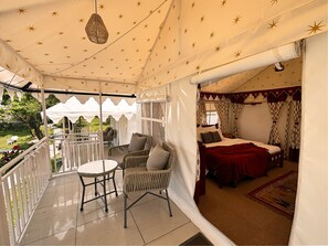 Desk, blackout drapes, free WiFi, bed sheets