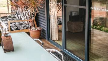 Luxury-Chalet, 2 Schlafzimmer, Badewanne, Bergblick | Terrasse/Patio