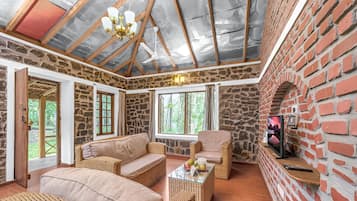 One Bedroom Streamside Suite with Balcony | Room amenity