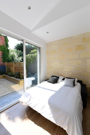 1 bedroom, iron/ironing board, travel cot, free WiFi
