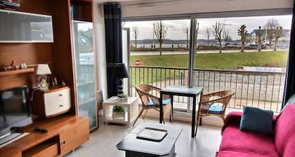 Bonito apartamento frente al puerto deportivo