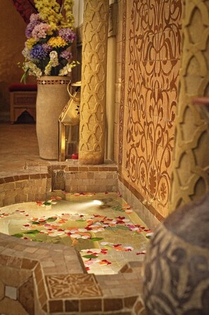 A tiled area with a decorative wall and a flower arrangement. - Marrakech Exclusive Rental - Household staff and transfer included. (Marrakech)
