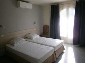 3 bedrooms, iron/ironing board, travel cot, free WiFi