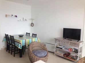 Dining - T3 Apartment, beach view, 2 br, central Les Sables-d'Olonne (Les Sables-d'Olonne)