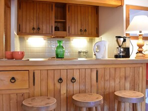 Réfrigérateur, four, plaque de cuisson, lave-vaisselle