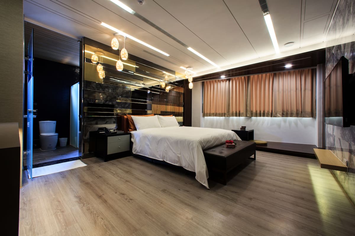 business suite | premium bedding, minibar, desk, blackout curtains