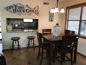 Dining - The Catalina! Best views on Lake Hamilton! BEST Location! WATER FRONT with Pool! (Hot Springs)