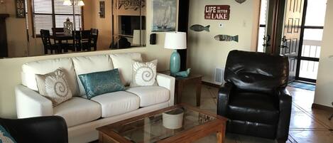 Smart-TV, Kamin, Stereoanlage