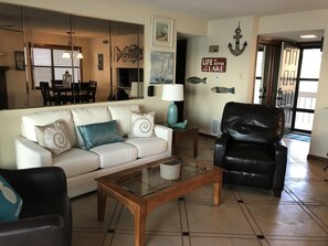 Smart TV, fireplace, stereo